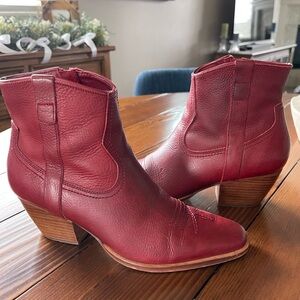 DOLCE VITA Silma leather red bootie, size 10